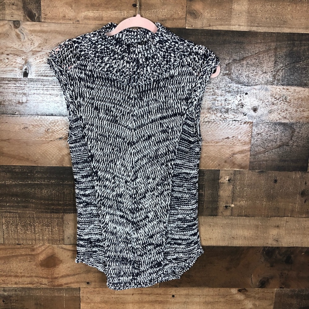 White House black market sweater top